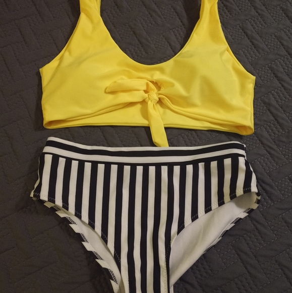 Bathing suit - Picture 2 of 3
